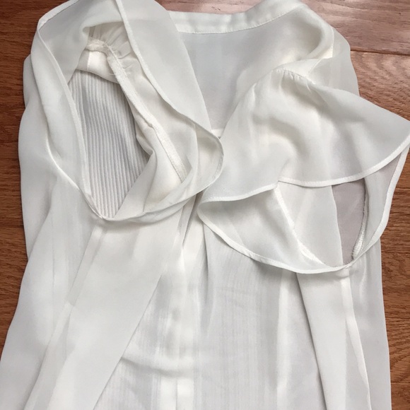 White Short Sleeve Button Dowb - Picture 10 of 11